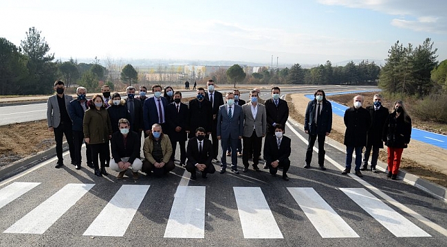 UÜ'de yenilenen yol trafiğe açıldı