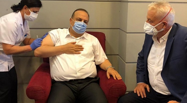 Vali Canbolat Kovid-19 aşı gönüllüsü oldu