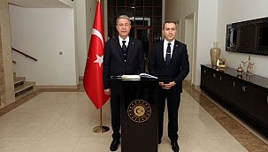 Bakan Akar, Türkiye'nin Bağdat Büyükelçiliği'ni ziyaret etti