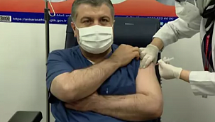 Bakan Koca canlı yayında aşı oldu! 