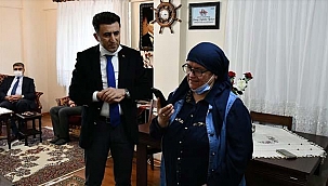 Bakan Soylu, şehit öğretmenin ailesiyle görüştü