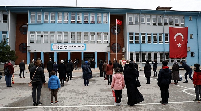 Bursa'daki tüm okullarda İstiklal Marşı okundu