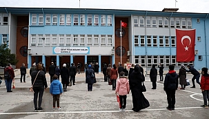 Bursa'daki tüm okullarda İstiklal Marşı okundu 