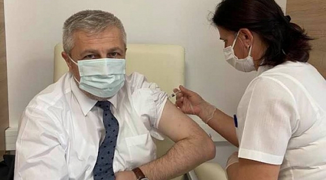İl Sağlık Müdürü Yavuzyılmaz aşının 2.dozunu da yaptırdı