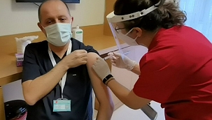 İnegöl'de sağlık çalışanlarına aşılama başladı 