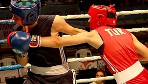 Kadın milli boksörlerimiz gururlandırdı