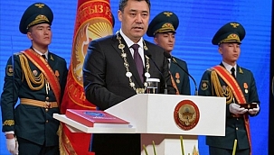 Kırgızistan' da Caparov, görevine başladı
