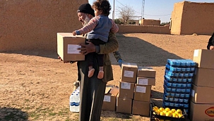 Mehmetçikten Barış Pınarı bölgesinde gıda yardımı 