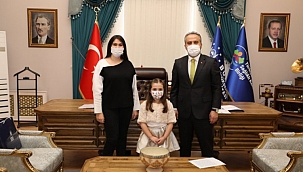 Minik yetenek Beren Eker'den Başkan Aktaş'a ziyaret