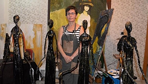 Mülteci hemcinslerinin dramını heykele işlediler