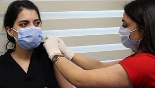 Öğrencilerden aşı sitemi 