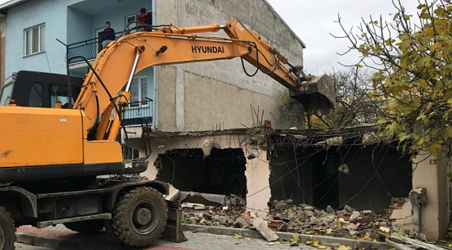 Osmamgazi'de metruk binalar tehlike olmaktan çıkıyor
