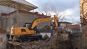 Osmangazi'de metruk binalar yıkılıyor