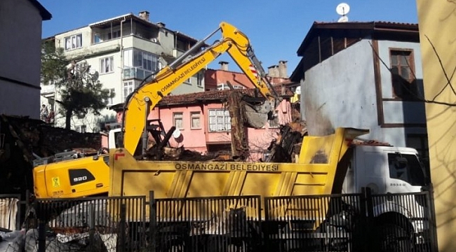 Osmangazi'de yanan binaya anında müdahale