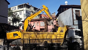 Osmangazi'de yanan binaya anında müdahale 