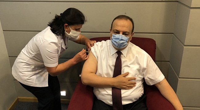 Vali Canbolat korona aşısının 2. dozunu da yaptırdı
