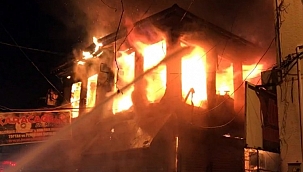 Yangın iş yerlerine büyük hasar verdi