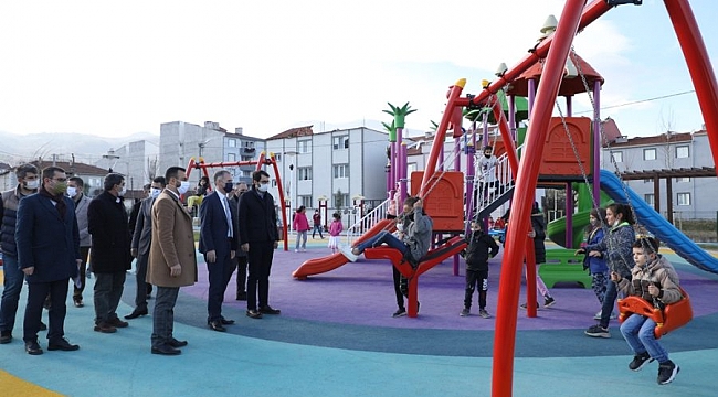 Yeniceköy'de revize edilen çocuk oyun alanı hizmete girdi