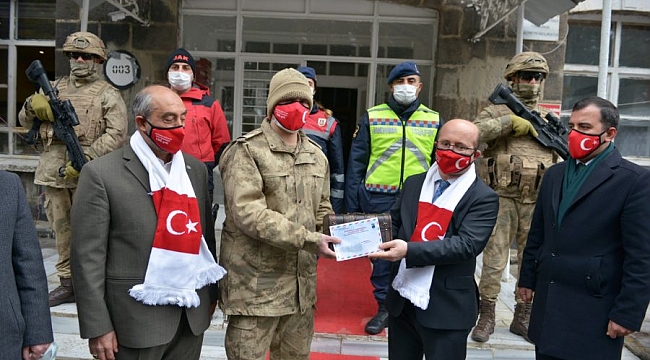 Yıldırım'dan yazılan mektuplar Mehmetçiğe ulaştı
