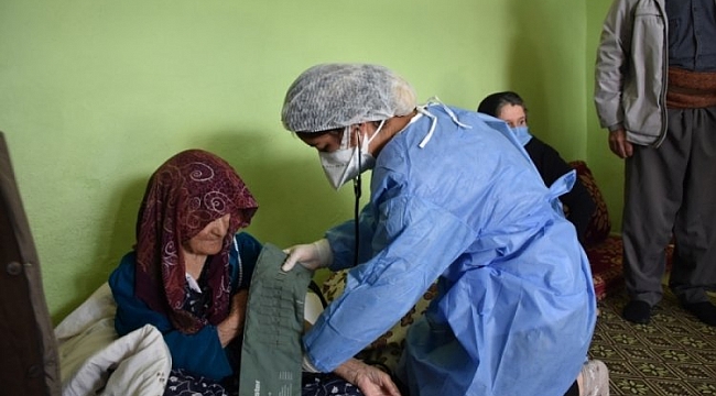 127 yaşındaki kadına koronavirüs aşısı yapıldı