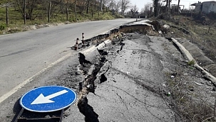 Akçakoca-Karasu yolunda heyelan 