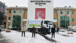 Bakanlıktan Mustafakemalpaşa'ya hibe çöp kamyonu