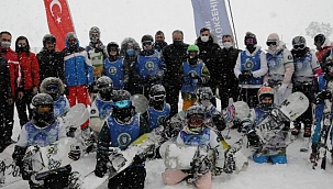Çocukların Uludağ’da kayak ve snowboard heyecanı 