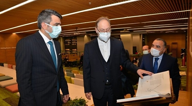 DİB Başkanı Erbaş 'Uyumayan Kütüphane'ye ziyaret