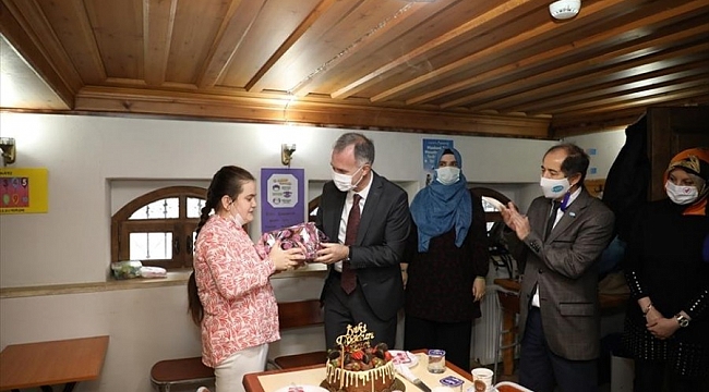 Engelsiz Yaşam Merkezinde sürpriz doğum günü