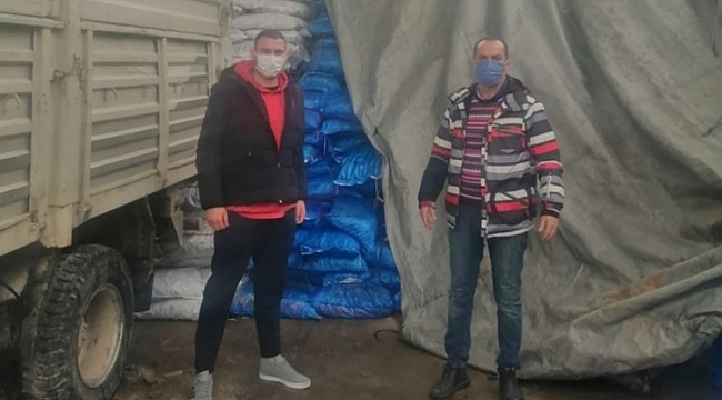 Gemlik'te yüzlerce çuval kömür ihtiyaç sahiplerine ulaştı