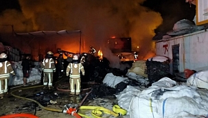 Geri dönüşüm fabrikasında korkutan yangın