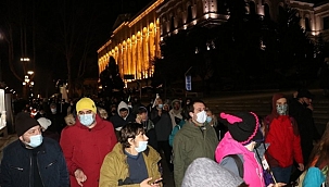 Gürcistan'da kısıtlamalar protesto edildi 