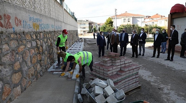 İnegöl'deki 75 sokakta kaldırım çalışması sürüyor
