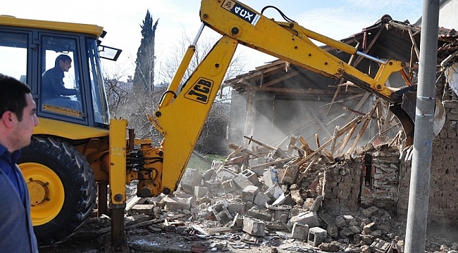 Karacabey'de metruk binalara geçit yok