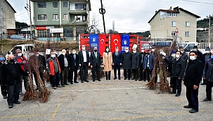 Keles'te 10 bin badem fidanı dağıttı 