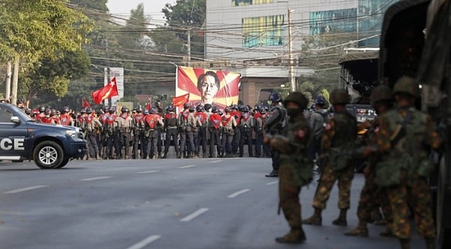 Myanmar'da darbe karşıtlarına hapis cezası