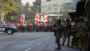 Myanmar'da darbe karşıtlarına hapis cezası