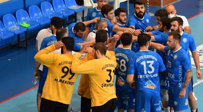 Nilüferli hentbolcuların galibiyet sevinci
