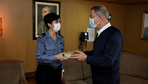 Bakan Akar, kadın personellerin Kadınlar Günü'nü kutladı 