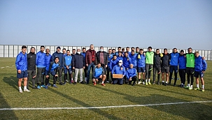 Başkan Özkan'dan küheylânlara baklava jesti