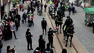 Bursa'da kadın polisler karanfil dağıttı 