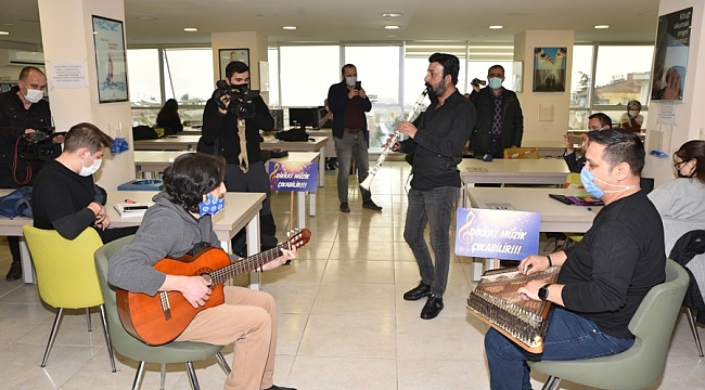 Bursa'da kütüphanede müzik ziyafeti