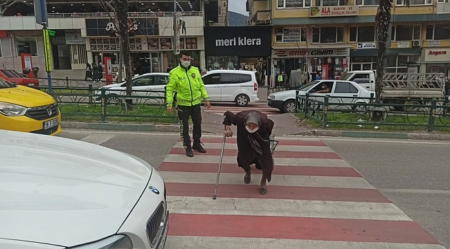 Bursa'da trafik, Firdevs teyze için durdu