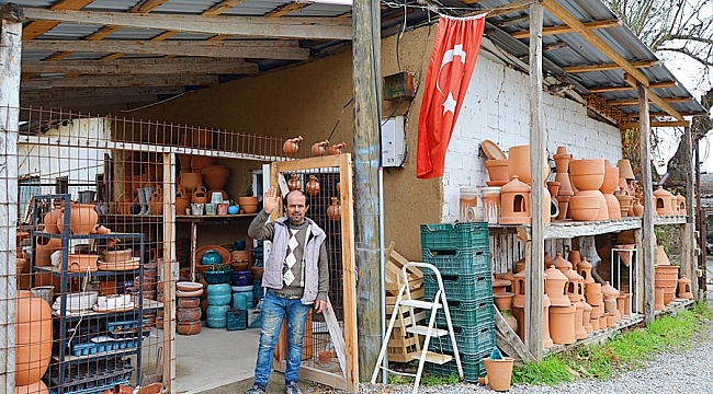 İznik'te yarım asırdır çamura şekil veriyor