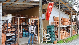 İznik'te yarım asırdır çamura şekil veriyor