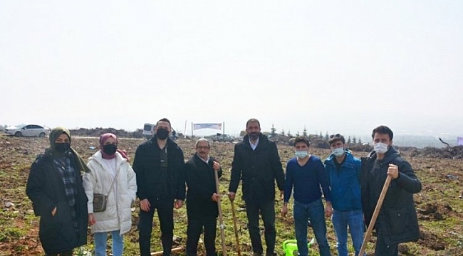 Koronadan ölen sağlık kahramaları için fidan diktiler