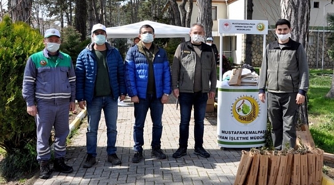 Mustafakemalpaşa'da vatandaşlara ücretsiz fidan dağıtıldı