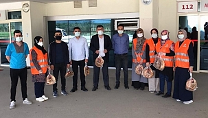 AK kadınlardan sağlık çalışanlarına iç ısıtan ikramlık