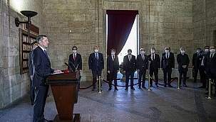 Bakan Selçuk, Anıtkabir özel defterini imzaladı 