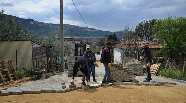 Gemlik'te çamurlu yollar parke ile kaplandı